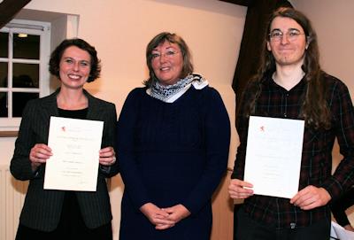 Remise du prix du concours littréaire national à Nathalie RONVAUX, 1er prix de la catégorie Adultes et Jean BEURLET, Prix d’encouragement pour Jeunes.